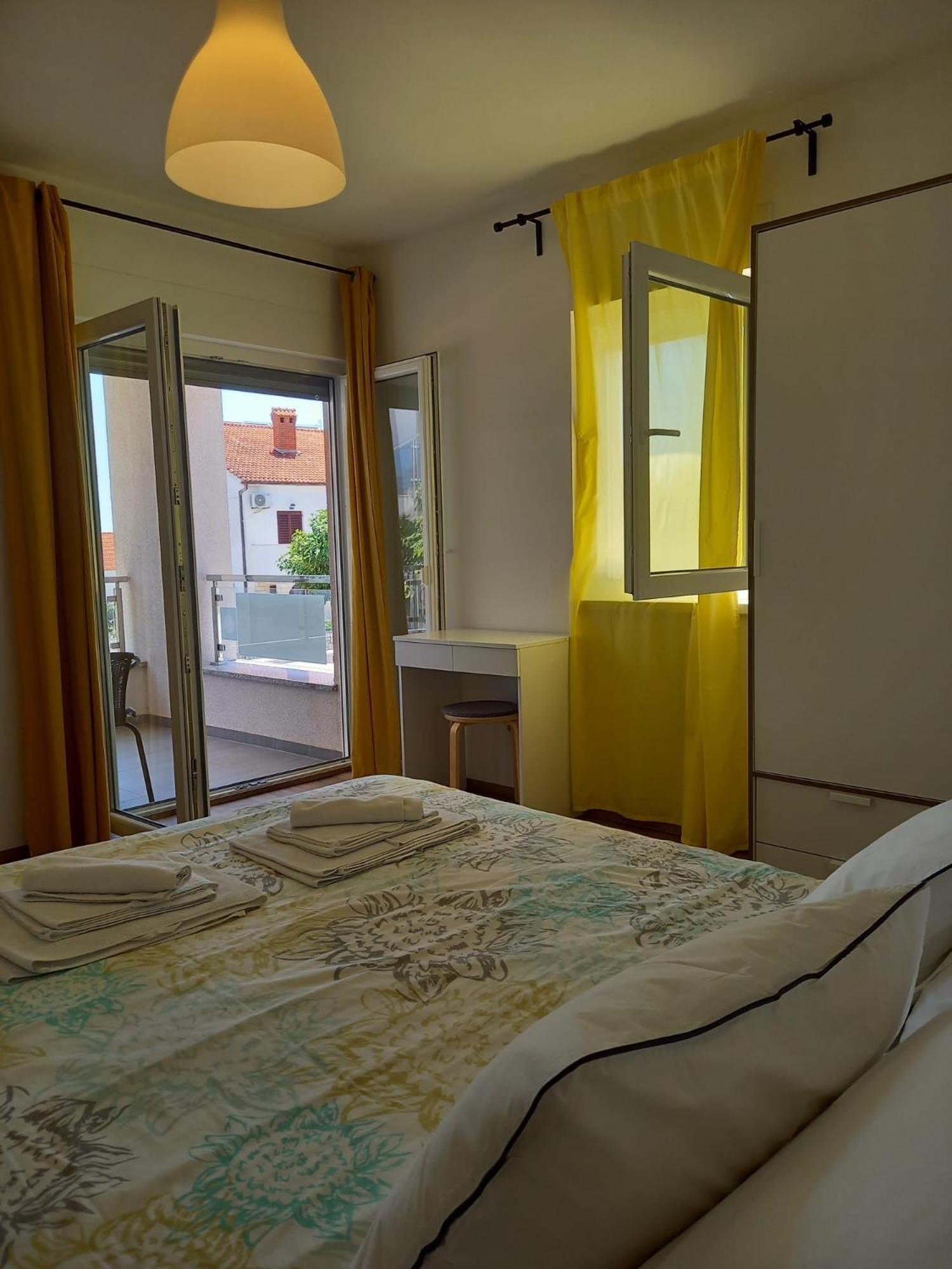 Apartments Stella Кърк Екстериор снимка